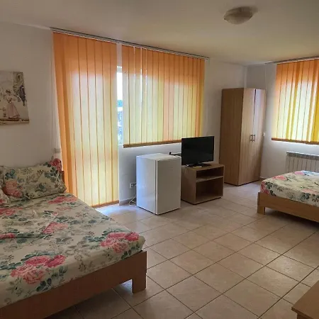 Hotel Vila Nadia 3*