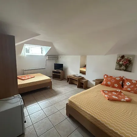 Nadia Hotel 3*